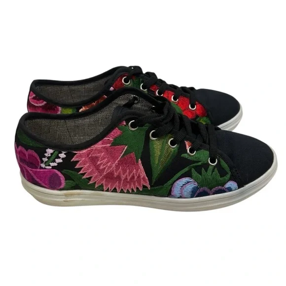 Fair-trade ONI Artisan-Made Floral Embroidered Zinacantán Black Sneakers Size 8